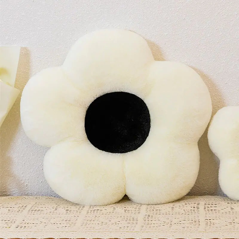 Black & White Flower Cushion netstar®