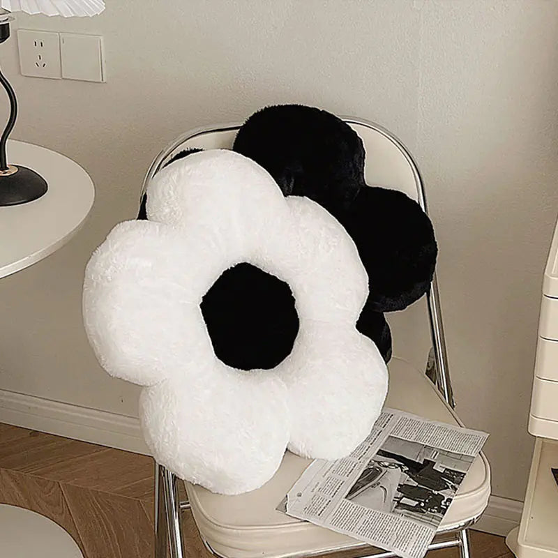 Black & White Flower Cushion netstar®